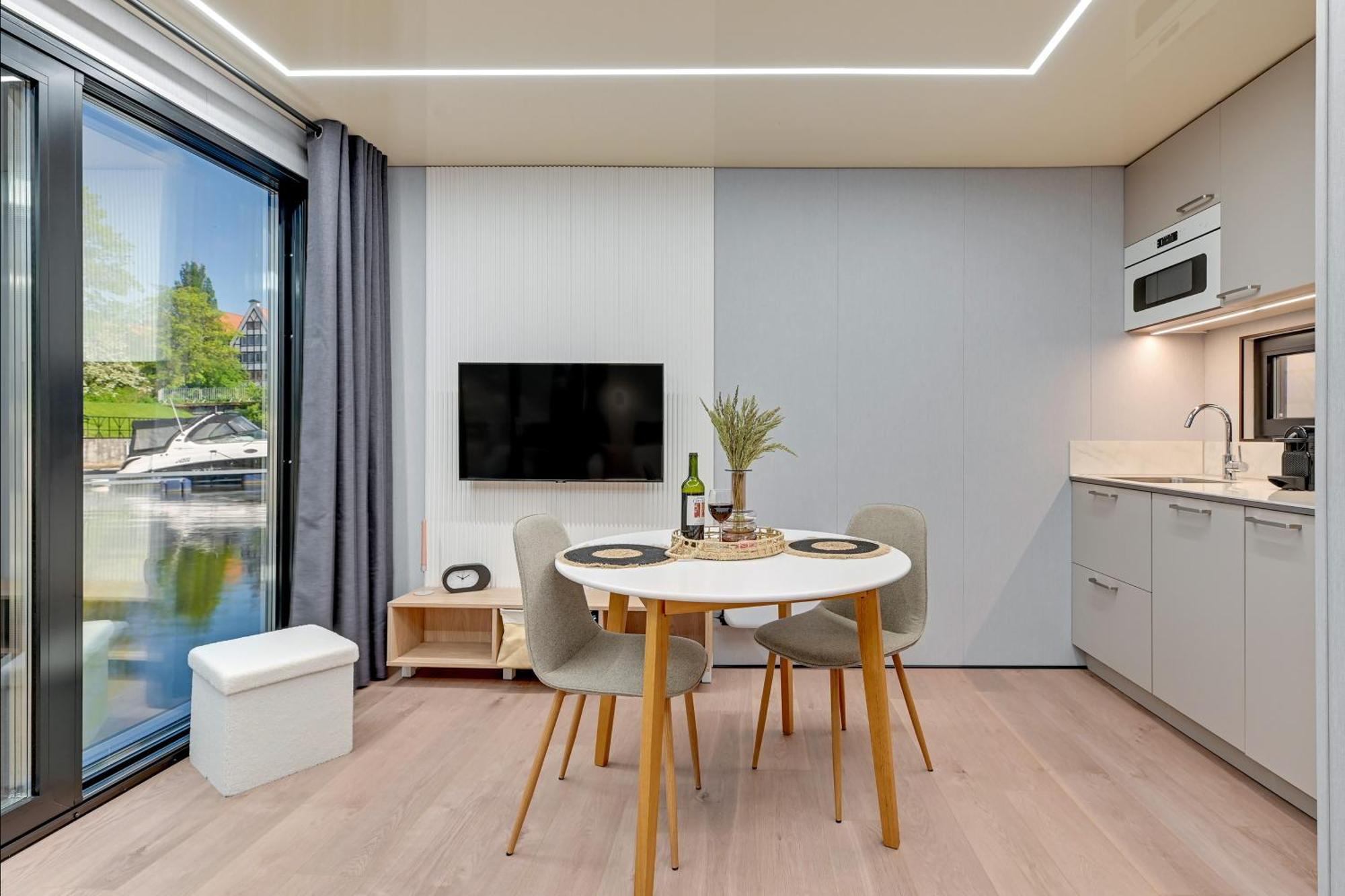 Domy Na Wodzie - La Mare Motlava Houseboats With Sauna By Downtown Apartments Γκντανσκ Δωμάτιο φωτογραφία