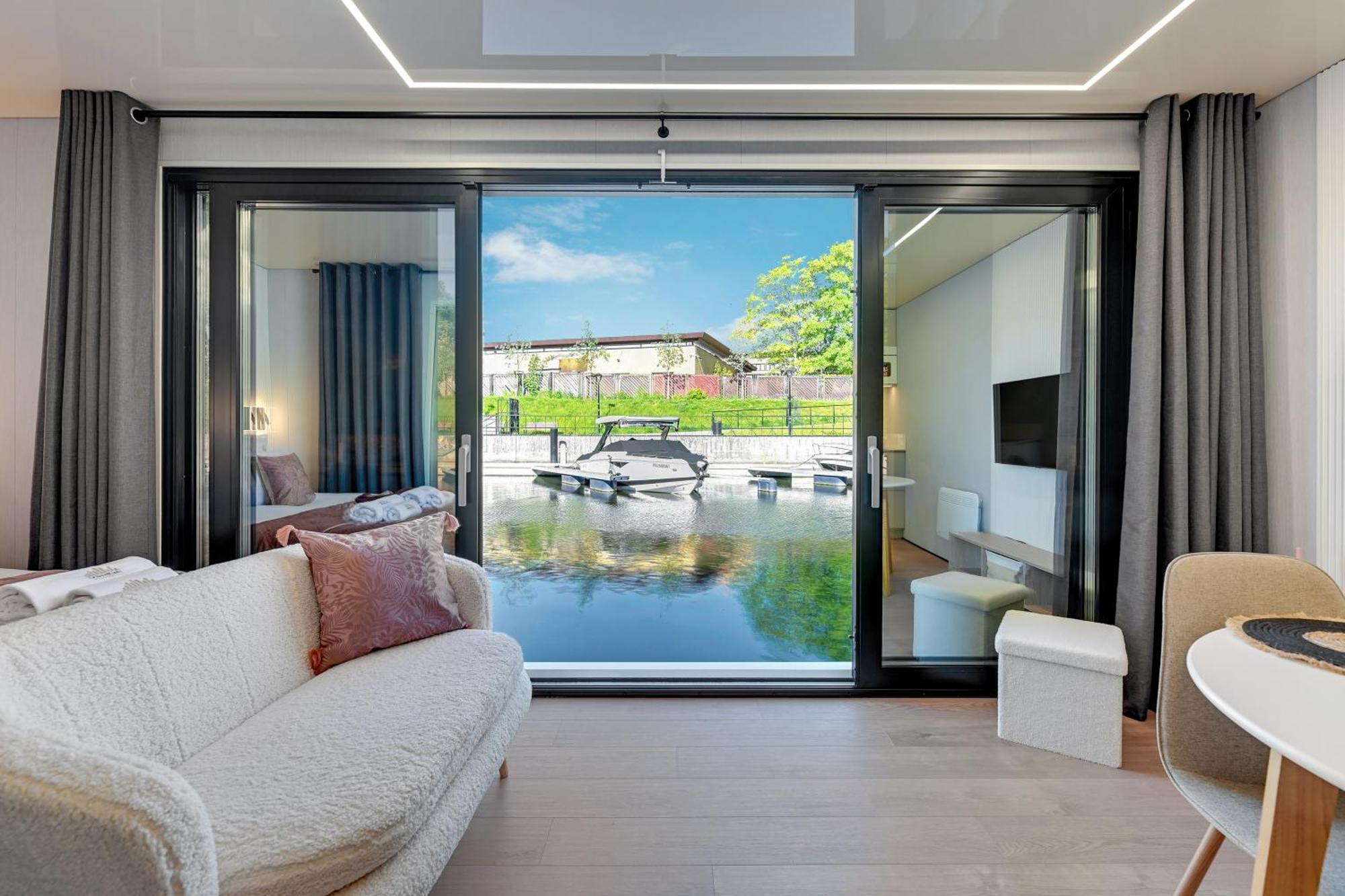 Domy Na Wodzie - La Mare Motlava Houseboats With Sauna By Downtown Apartments Γκντανσκ Δωμάτιο φωτογραφία