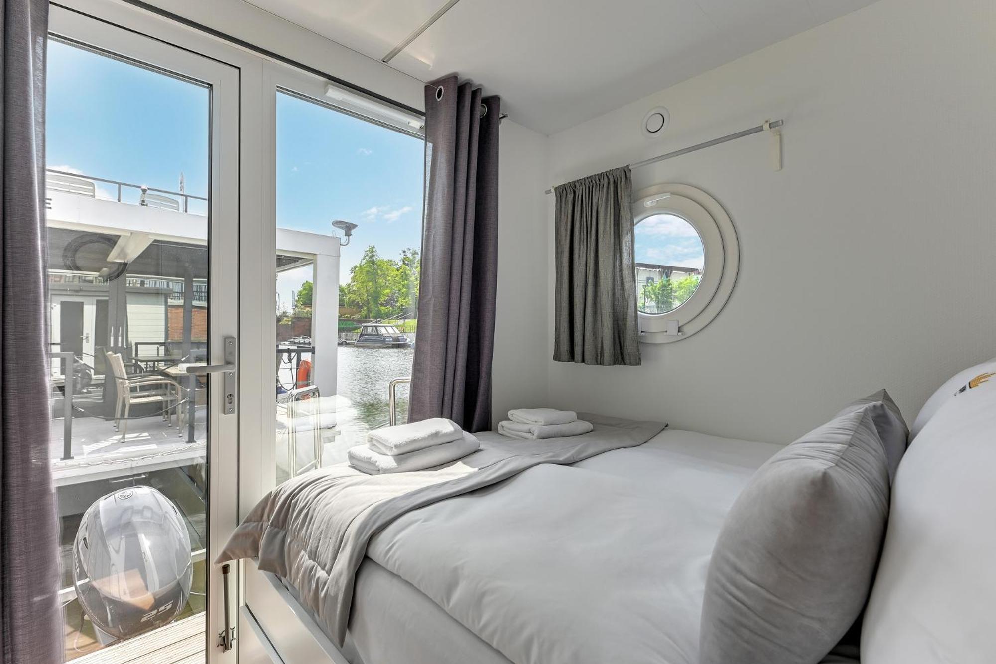 Domy Na Wodzie - La Mare Motlava Houseboats With Sauna By Downtown Apartments Γκντανσκ Δωμάτιο φωτογραφία